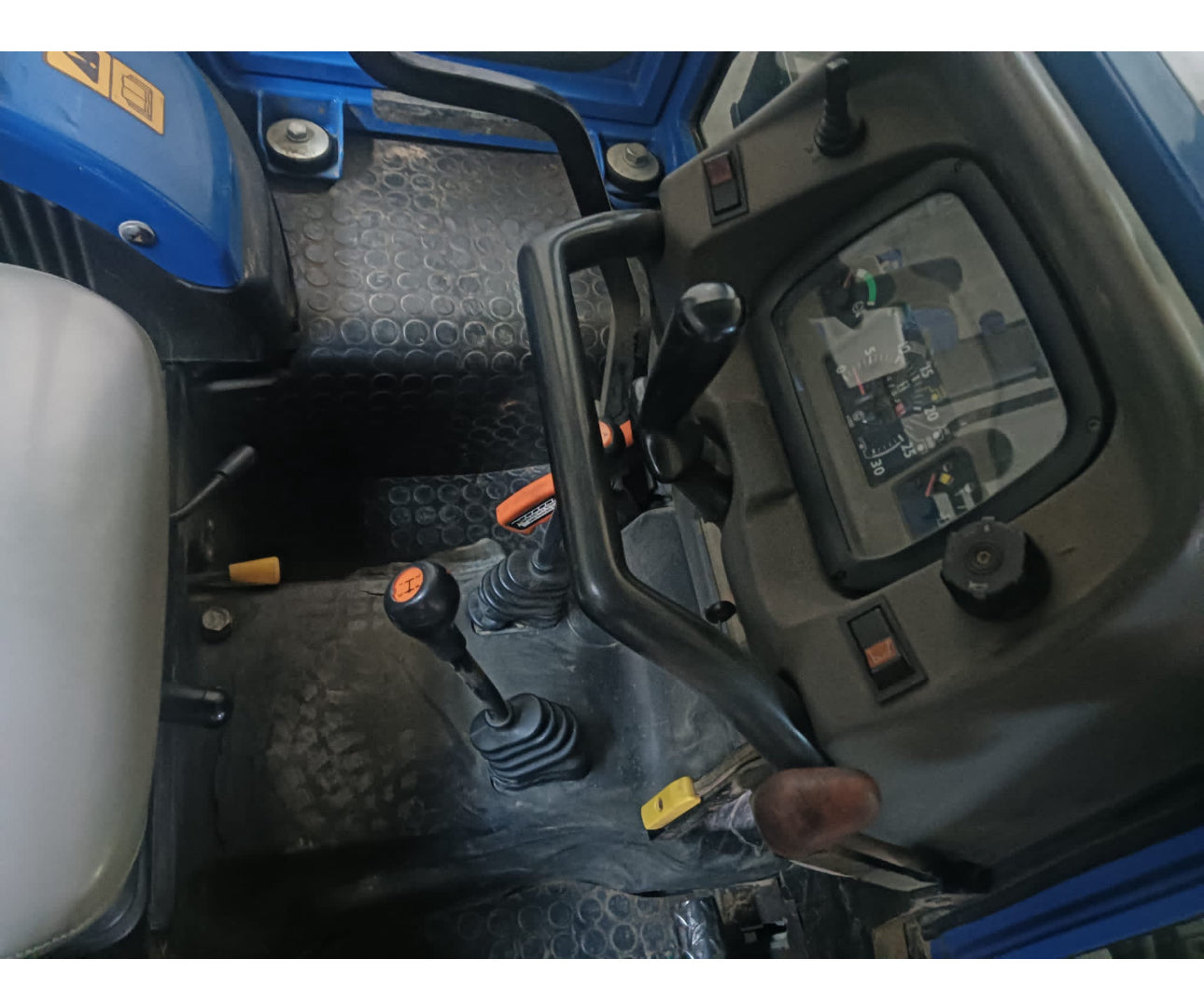 New holland TK 100 a