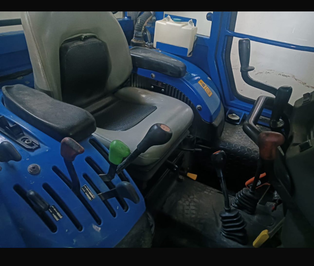 New holland TK 100 a