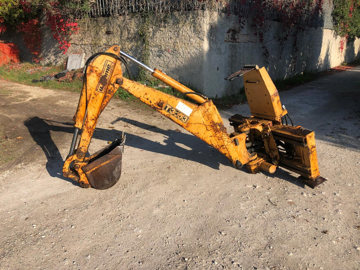 Escavatore per trattori e minipala da 25 / 30 qli.