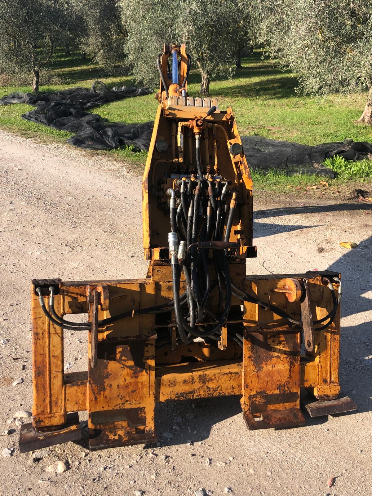 Escavatore per trattori e minipala da 25 / 30 qli.