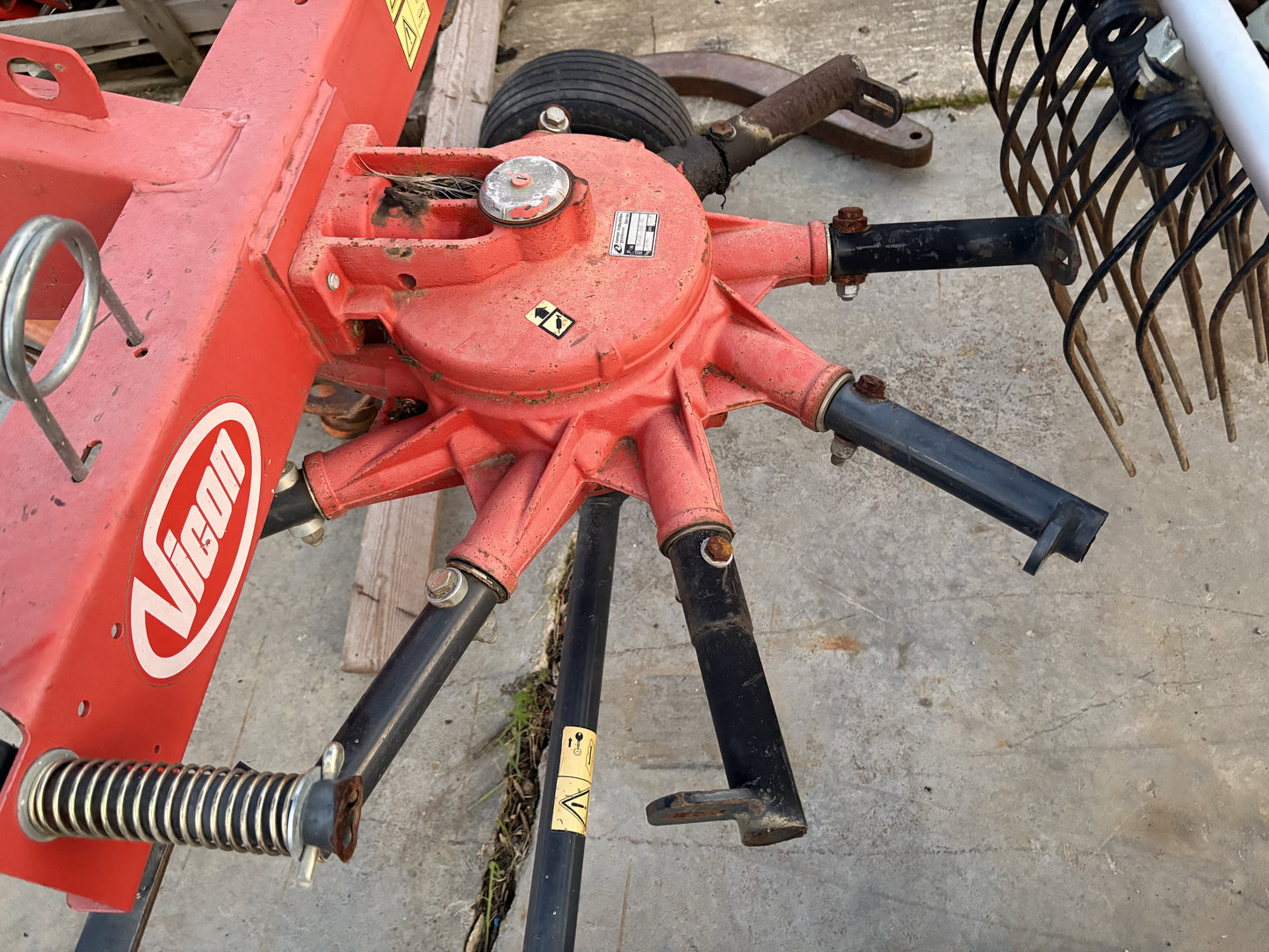 Ranghinatore giroandatore Vicon 323 cm