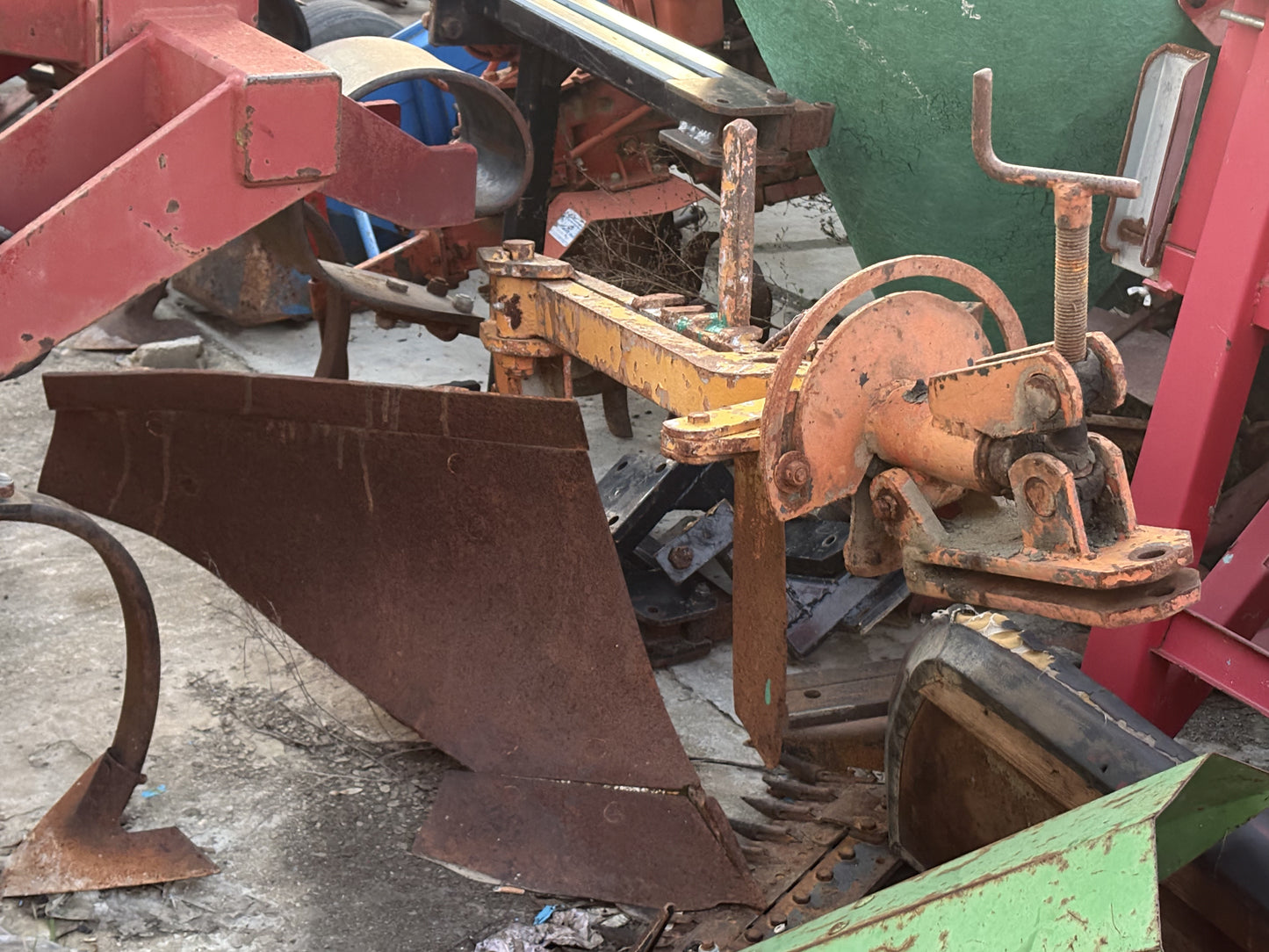 Aratro per trattore 25 30 Cv