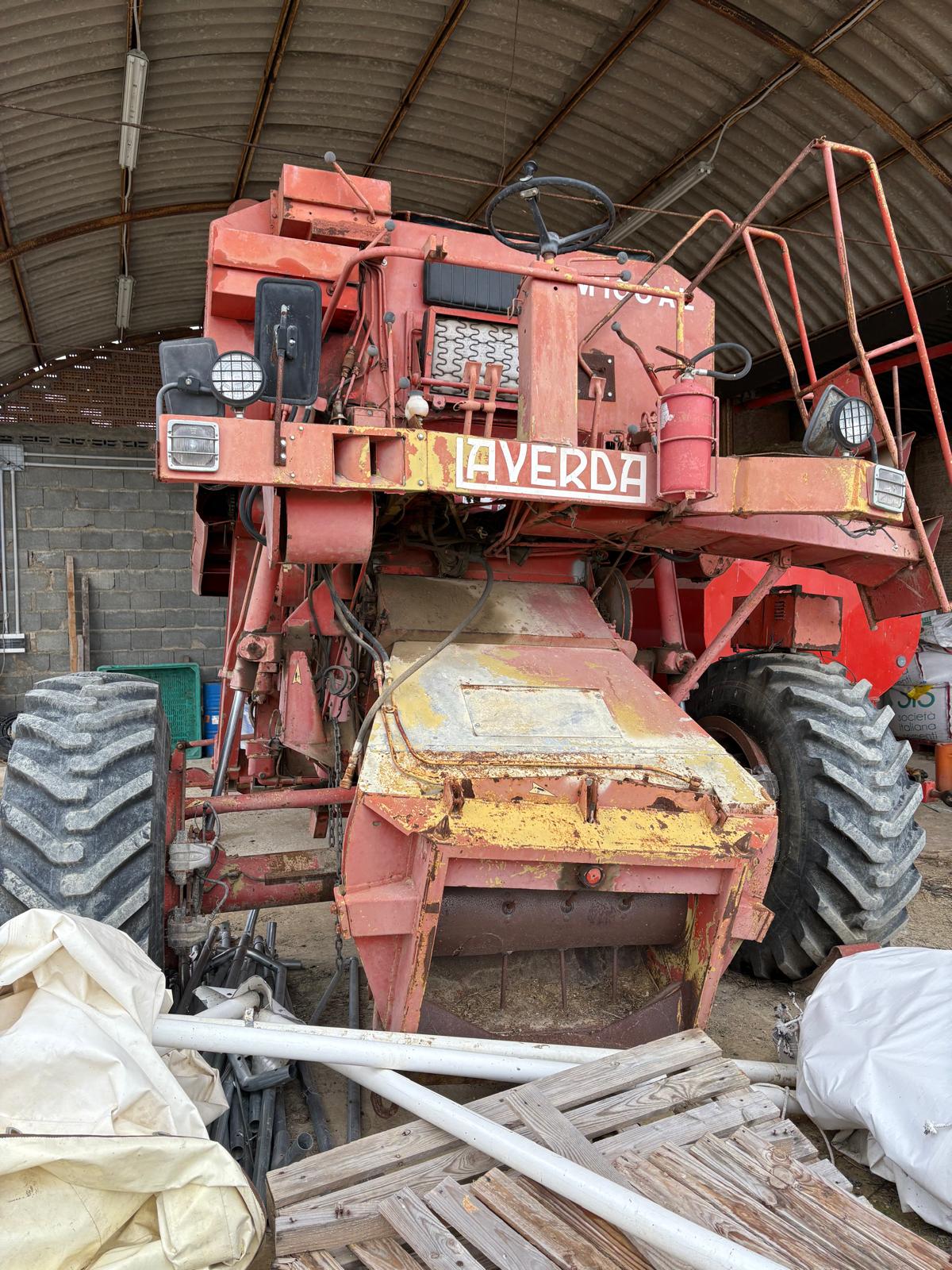 Trebbia , mietitrebbia Laverda M 100 AL