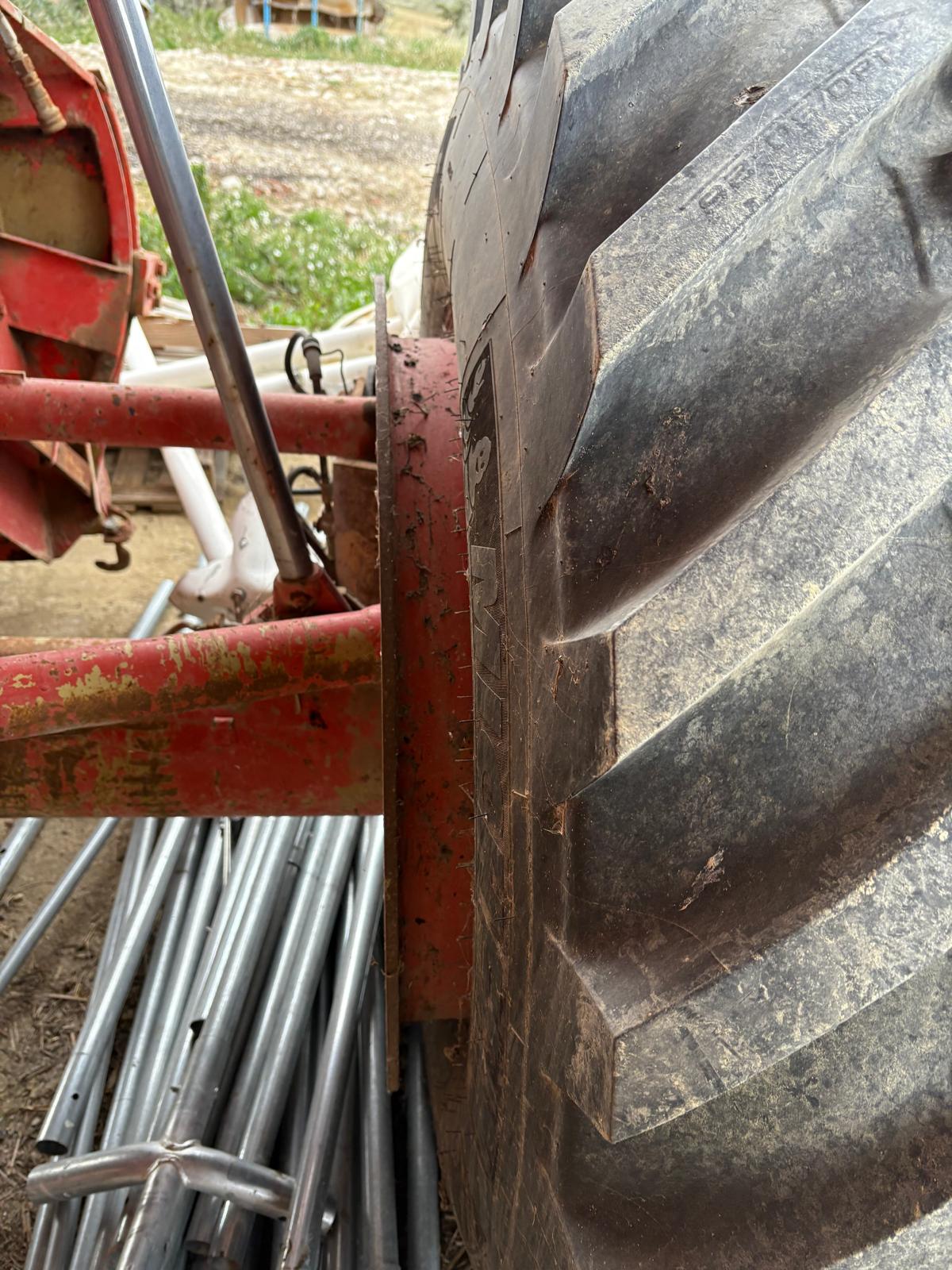 Trebbia , mietitrebbia Laverda M 100 AL