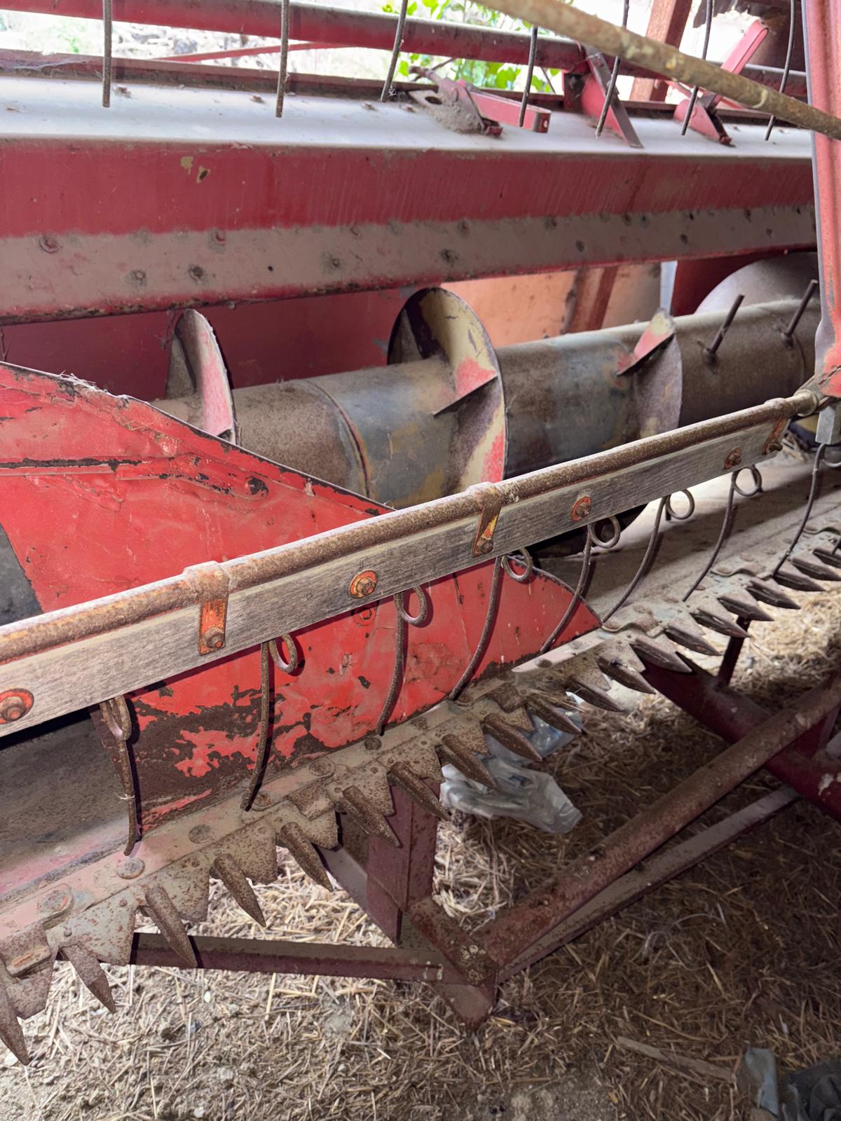 Trebbia , mietitrebbia Laverda M 100 AL