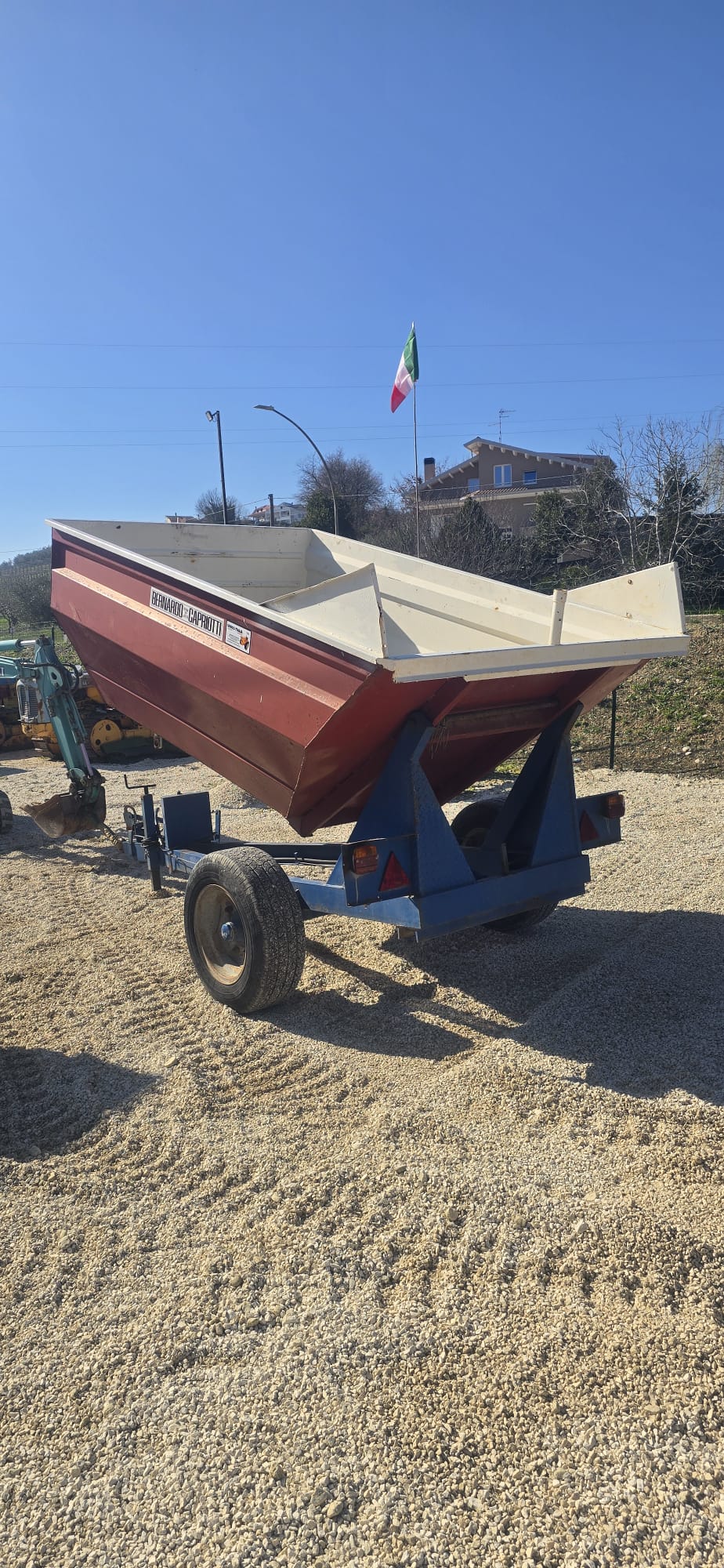 Rimorchio trasporto uva omologato