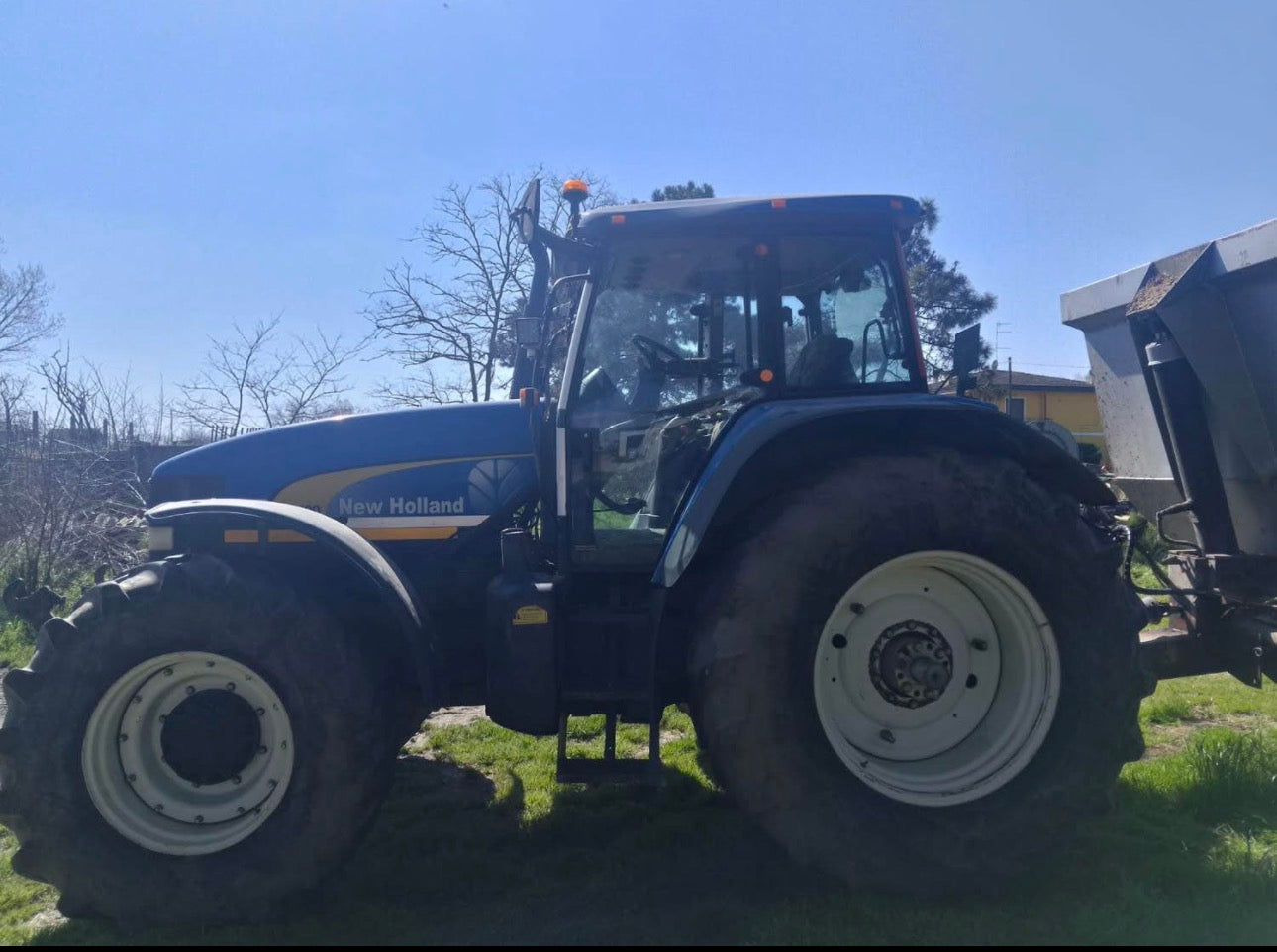 Trattore gomma New Holland TM190