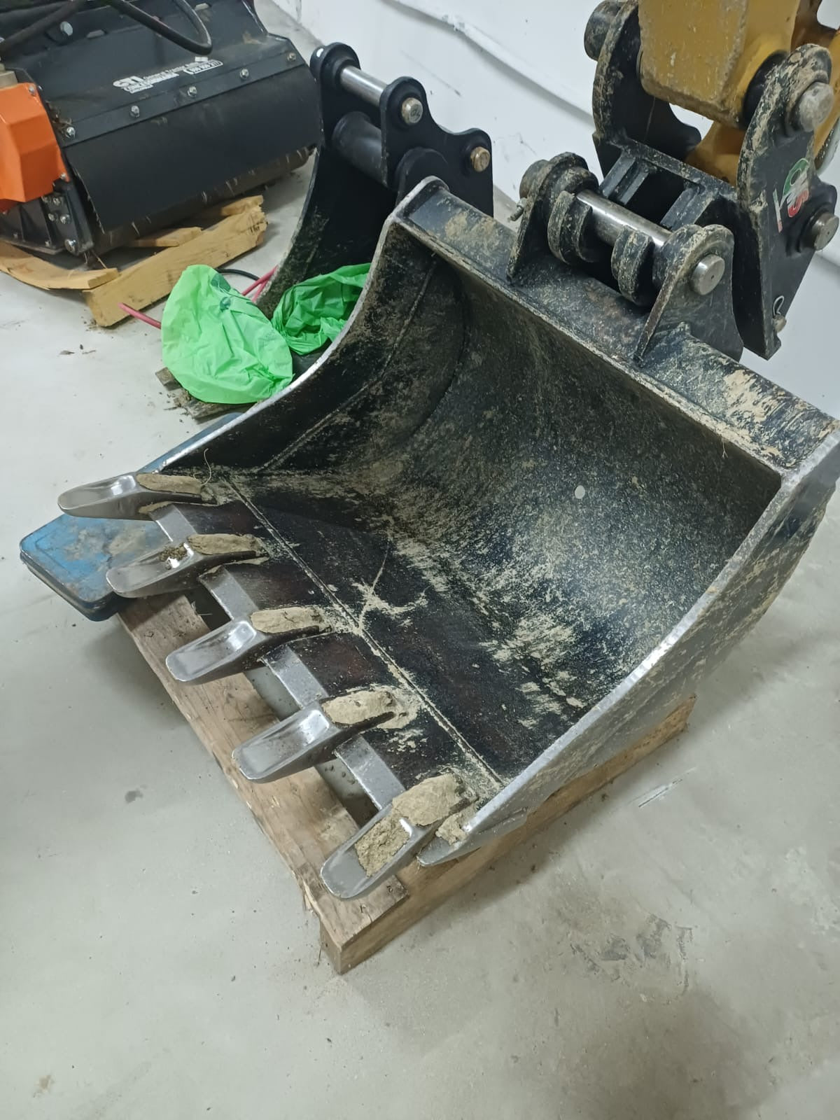 Miniescavatore Caterpillar 303.5E2