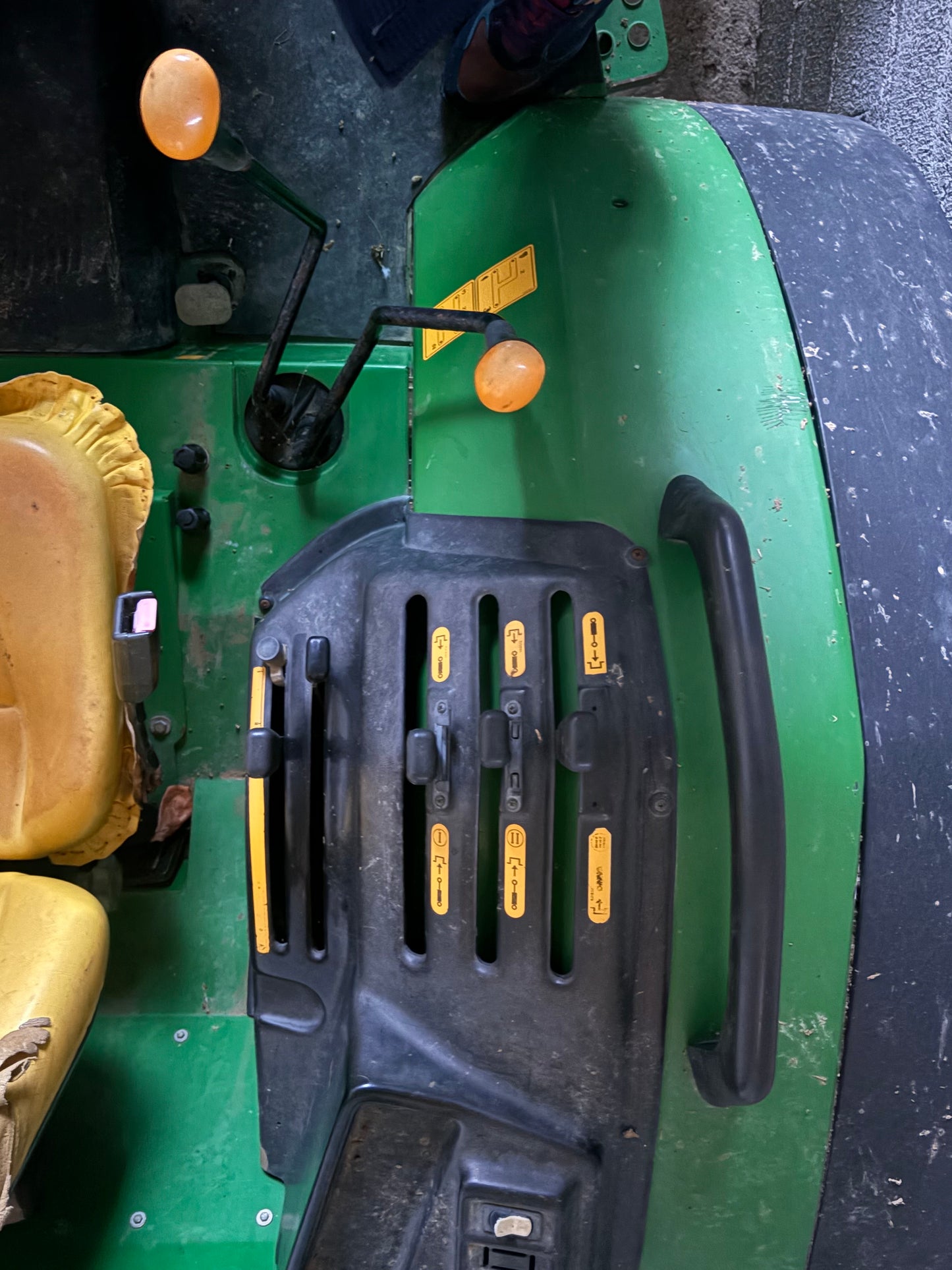 John Deere 5515