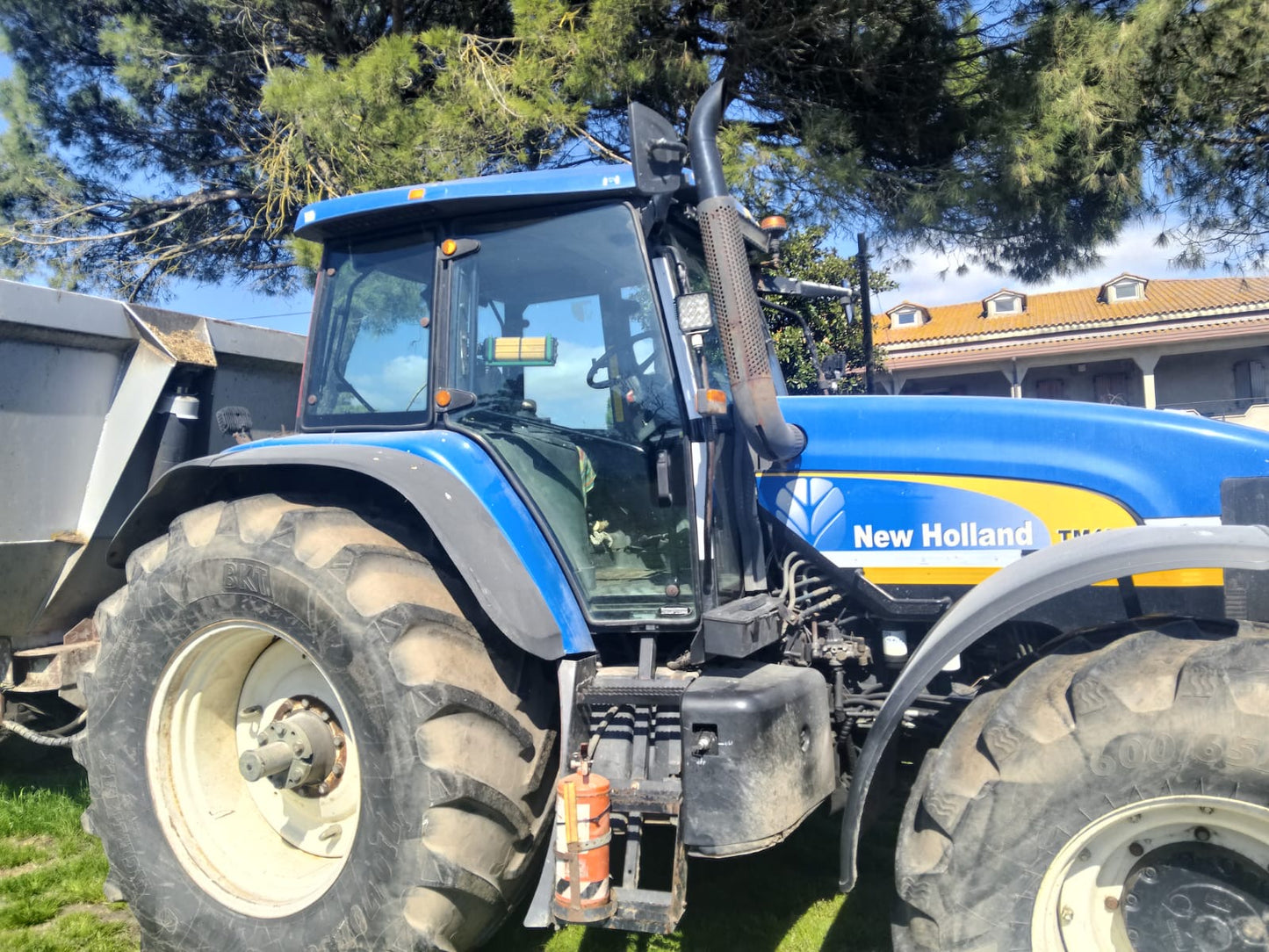New Holland TM190