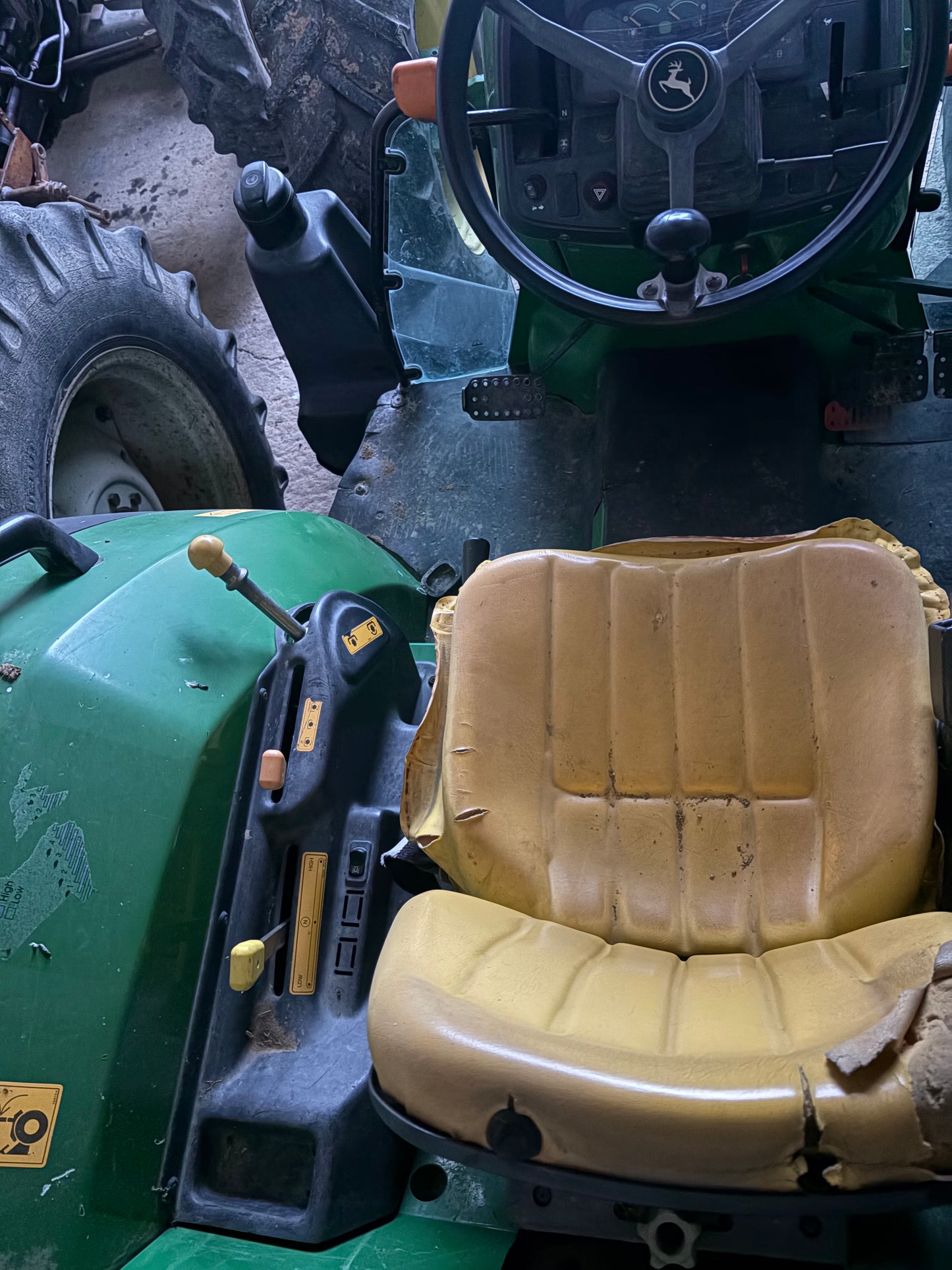 John Deere 5515