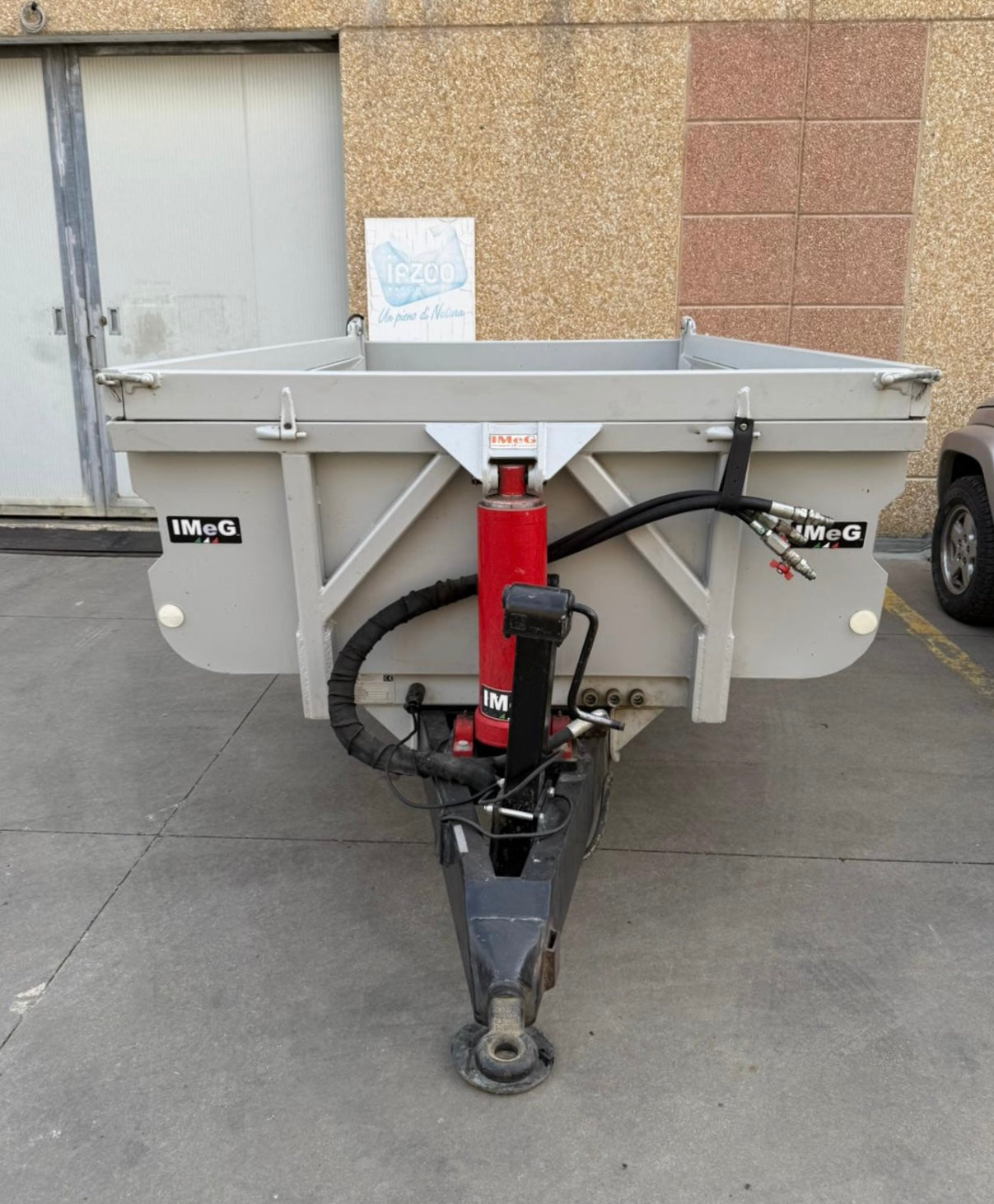 Carro Rimorchio trasporto uva, tipo Dumper