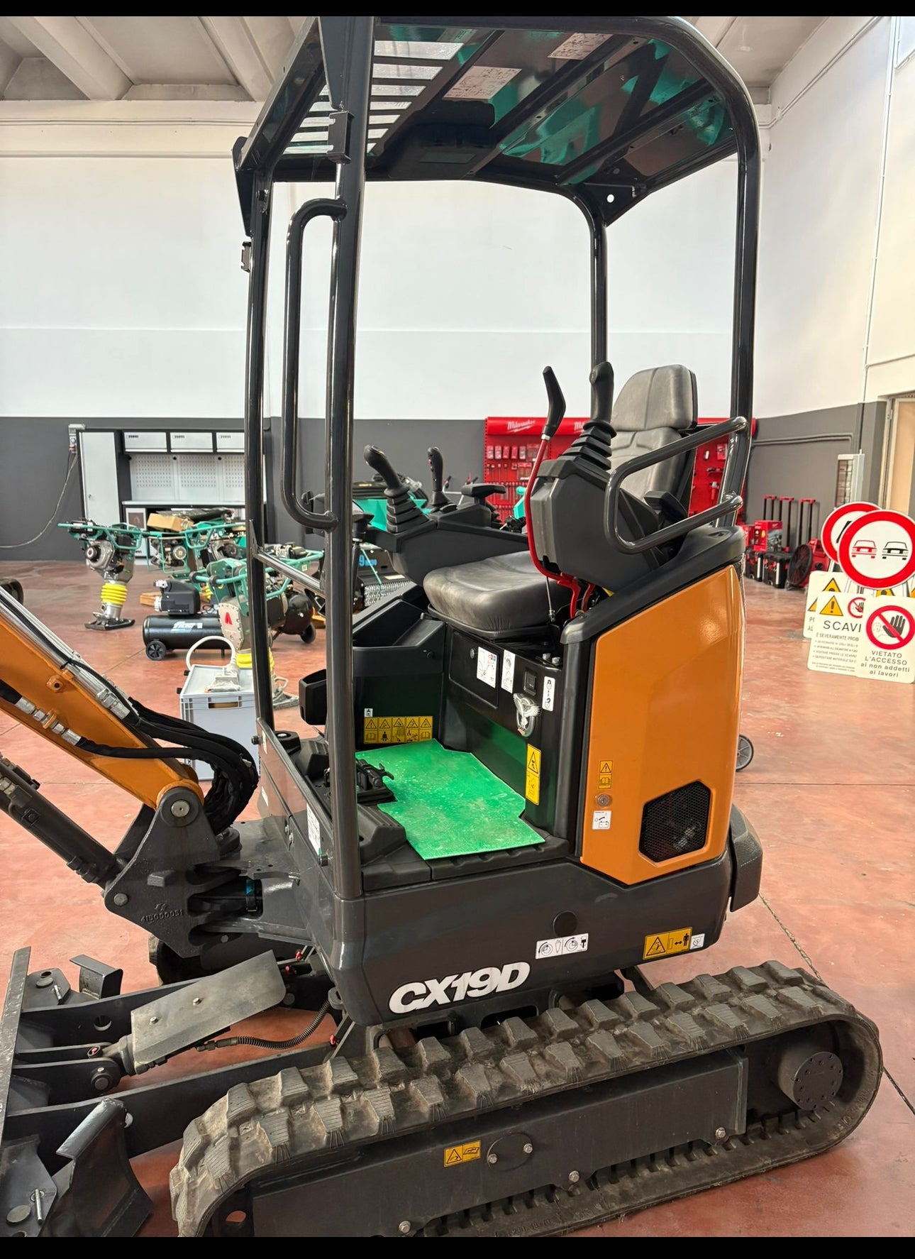 CASE CX19D (braccio monolitico), carro variabile