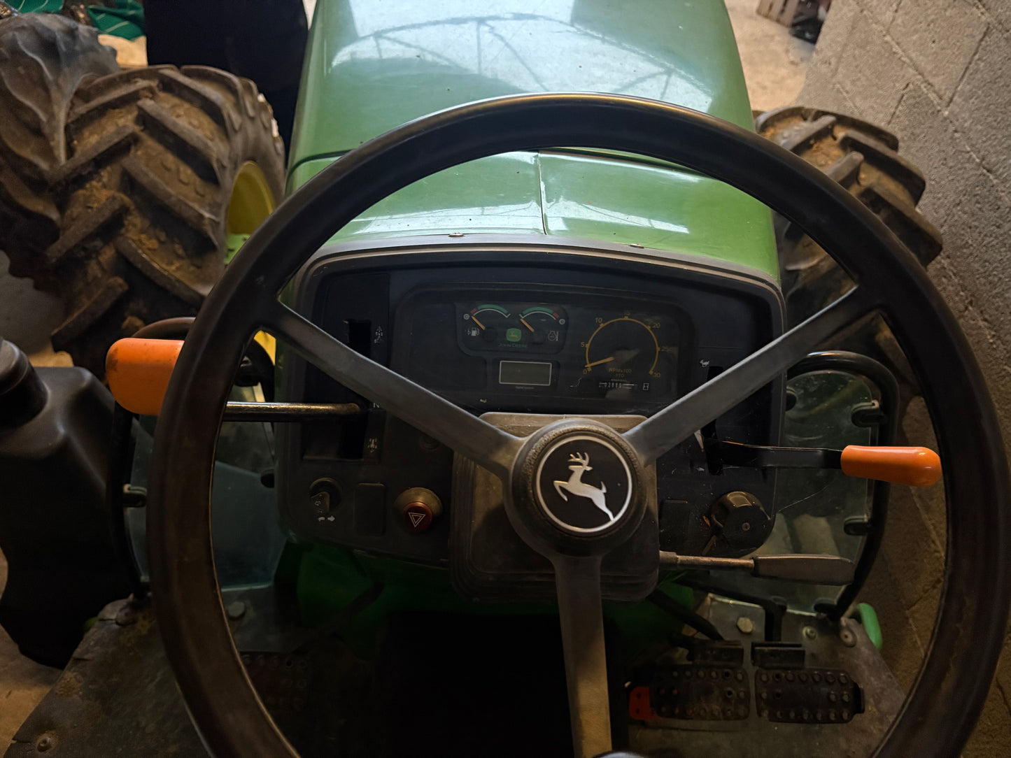 John Deere 5515