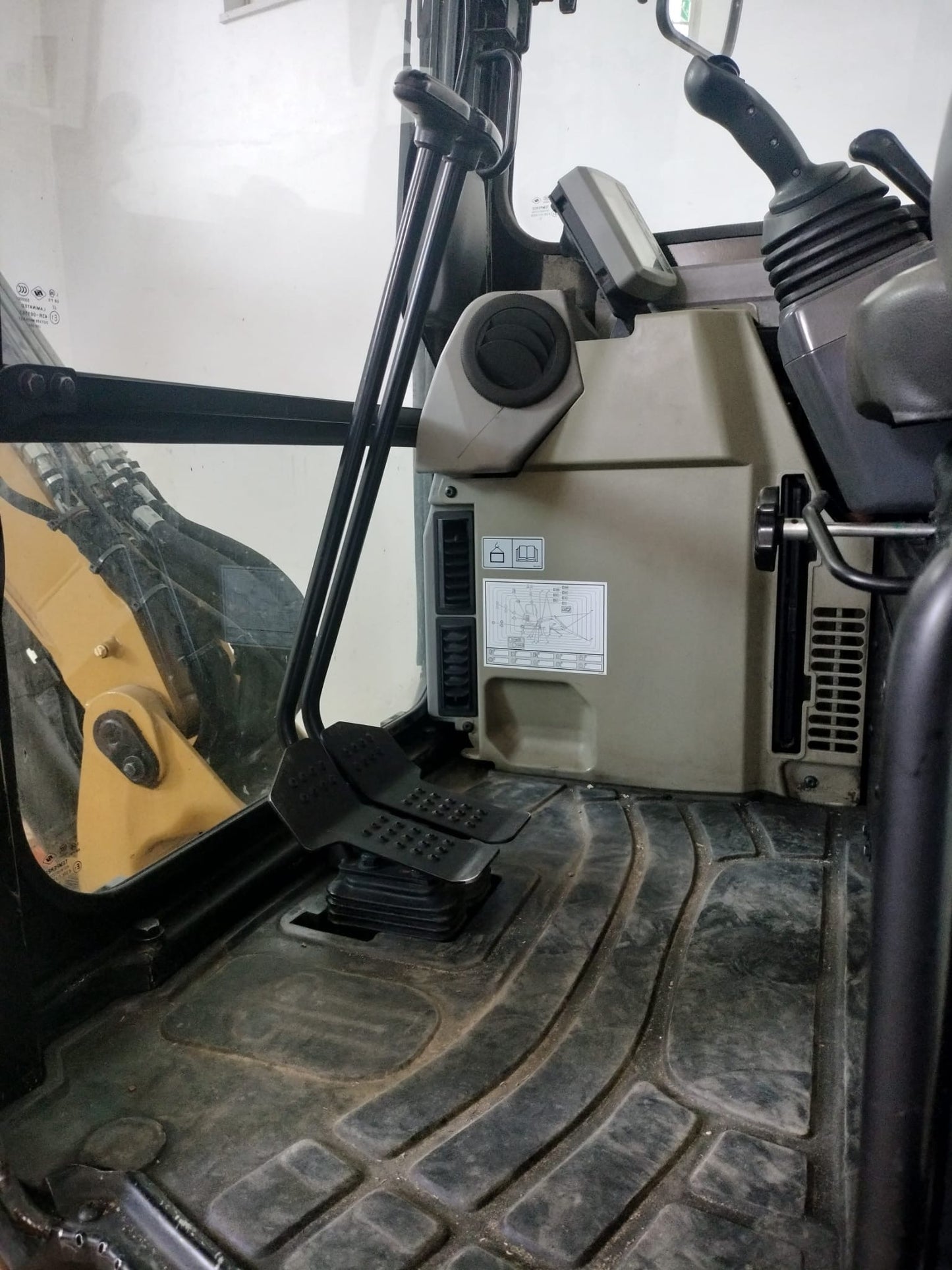 Miniescavatore Caterpillar 303.5E2