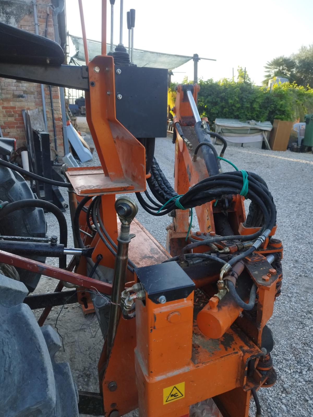 Retro escavatore