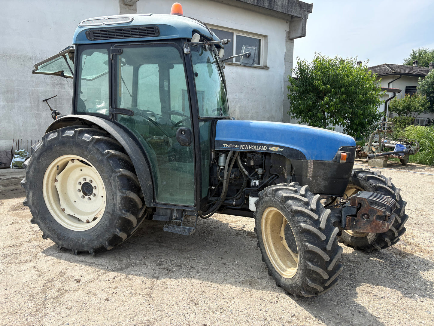 VENDUTO New holland Tn95f DT